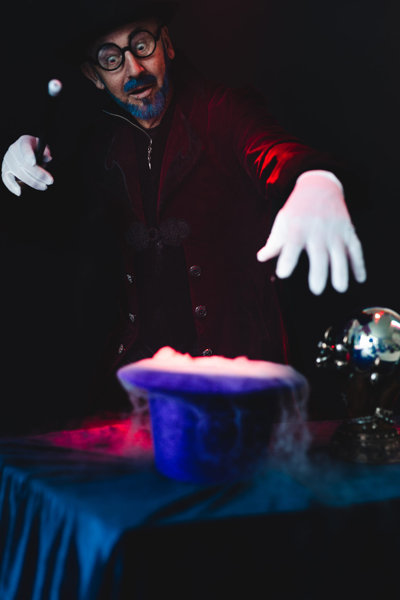 Pantomime Magic Show for Kids and Adults stage performance.